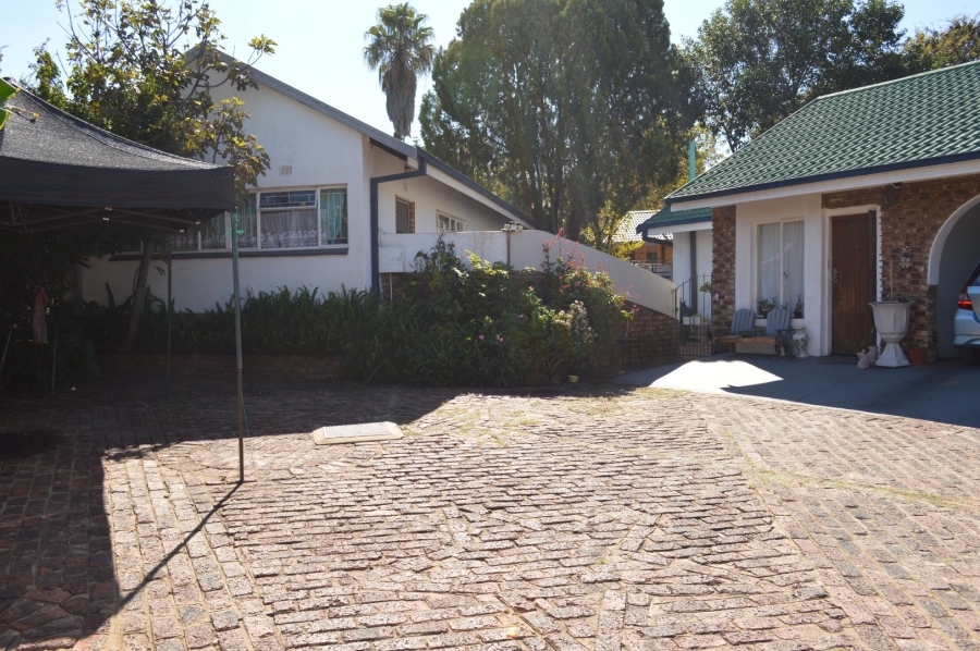 8 Bedroom Property for Sale in Wilkoppies North West